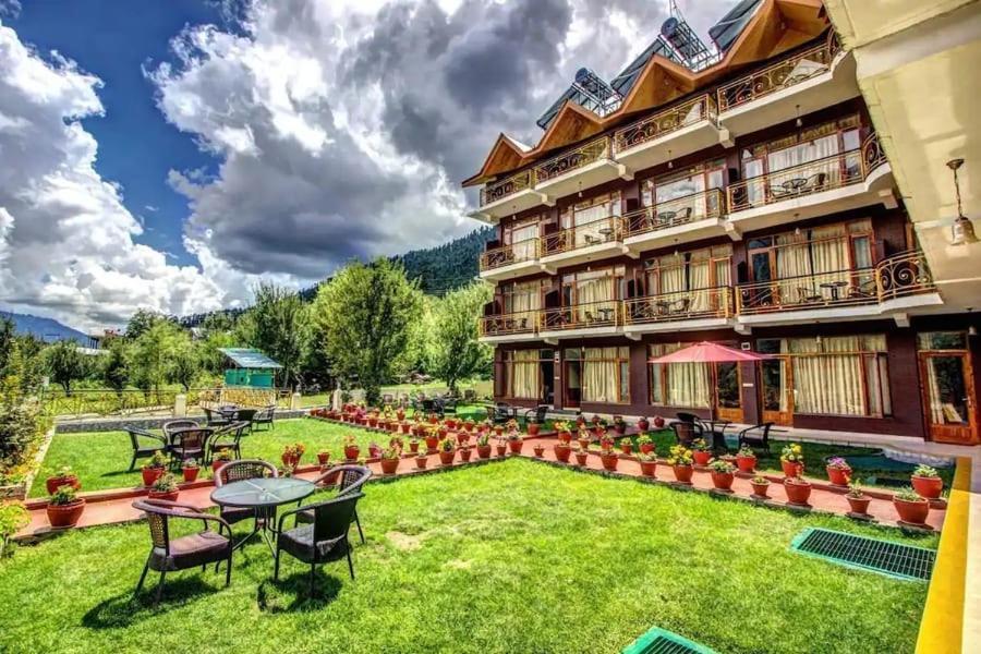 Snow Peak Retreat Hotel - Manali (Himachal Pradesh) — Foto’s 1